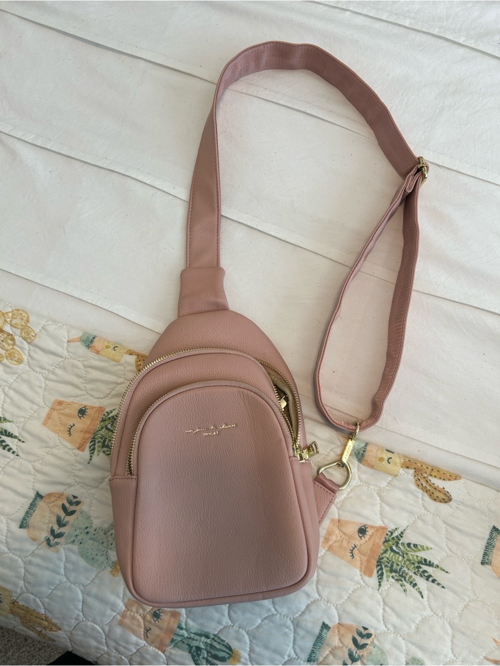 🌸 Light Pink Crossbody Bag with Gold Hardware 🌸